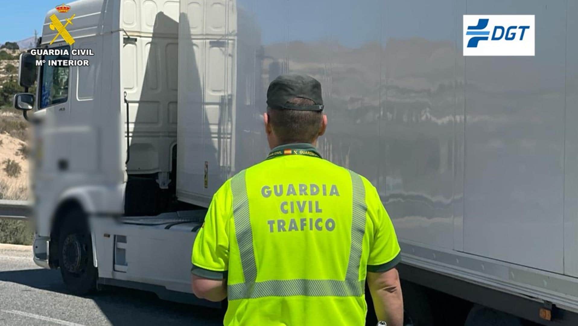 Un camionero multiplicaba por siete la tasa de alcohol permitida y hacía zigzags por la autovía de Alicante | Conductor borracho Alicante | Sucesos en Alicante