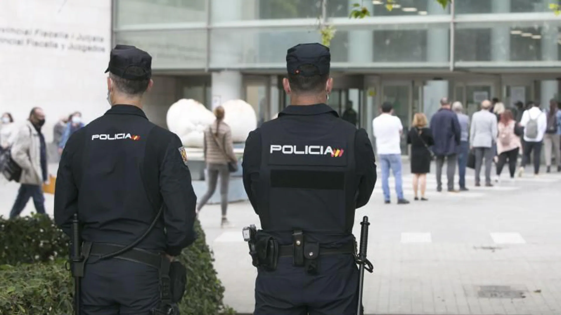 Un hombre hiere a su compañero de piso de siete puñaladas en el Cabanyal