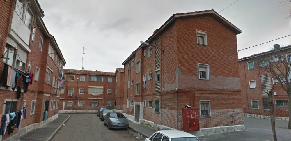Incendio en vivienda vacía de Valladolid causa daños materiales y moviliza a cinco dotaciones de Bomberos