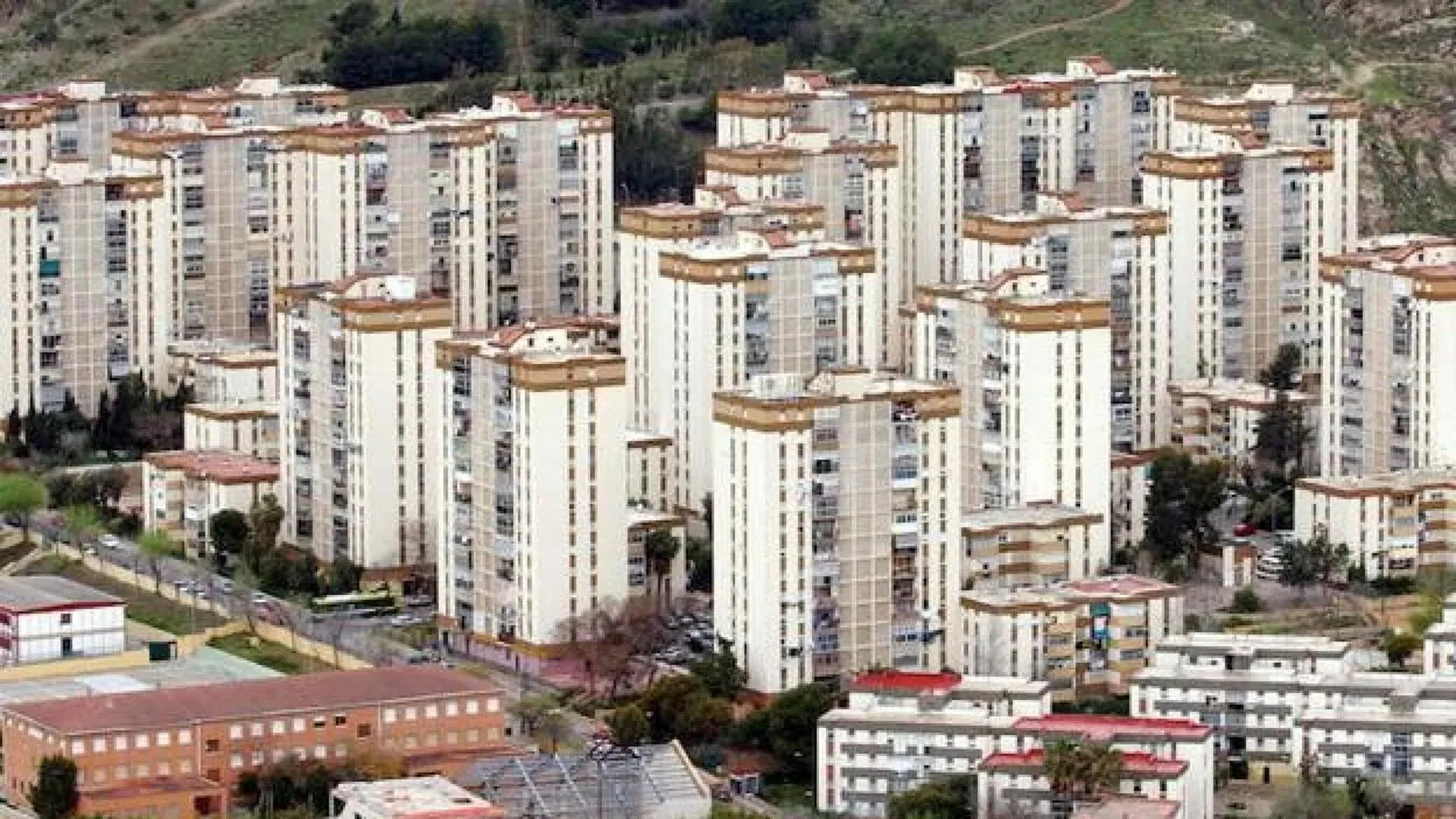 Sucesos Málaga: Apuñalan a un joven en una pelea entre 20 personas en La Palmilla