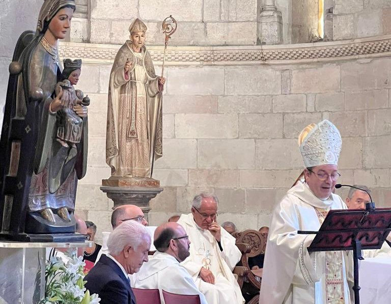 No paga impuestos, pero zasca del obispo de Vitoria a empresas