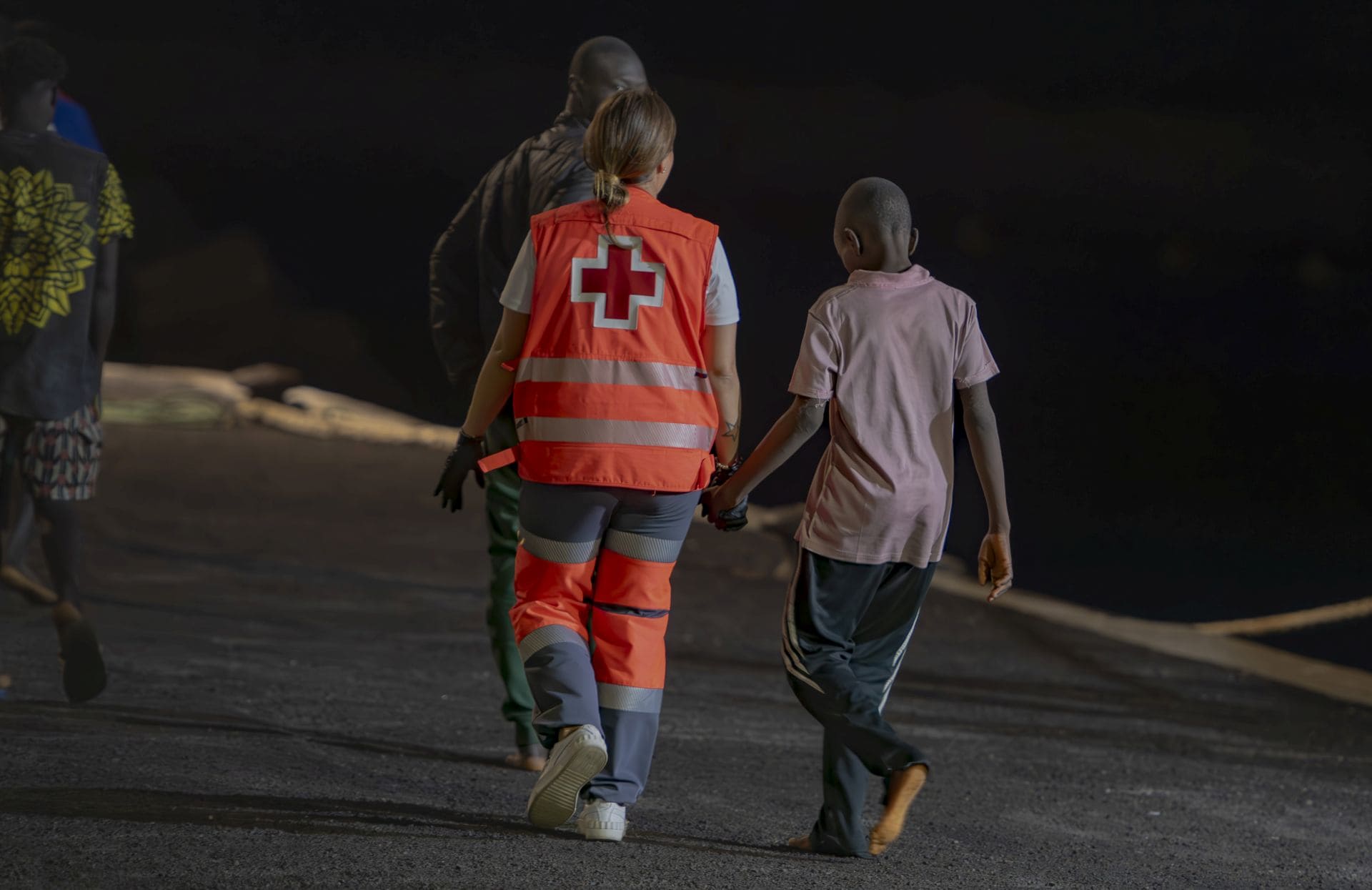 Llega una patera con cinco migrantes, uno de ellos menor, a una playa de La Vila