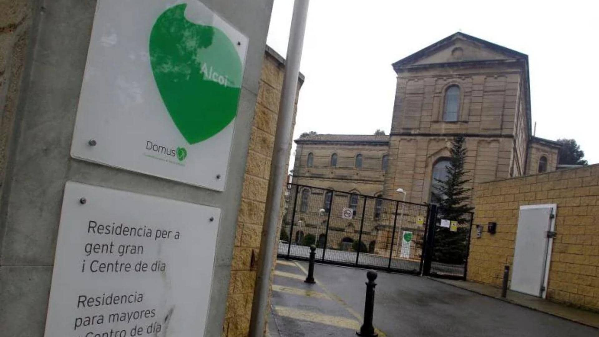 La exdirectora de la residencia de Alcoi asegura que el centro se sectorizó cuando comenzaron los primeros síntomas de Covid