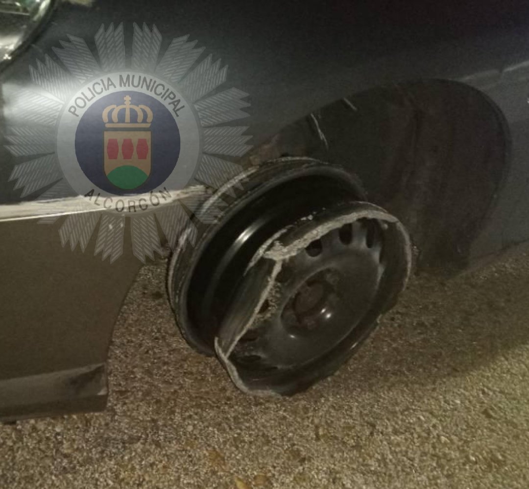 Persecución en Alcorcón tras un conductor ebrio que circulaba sin un neumático