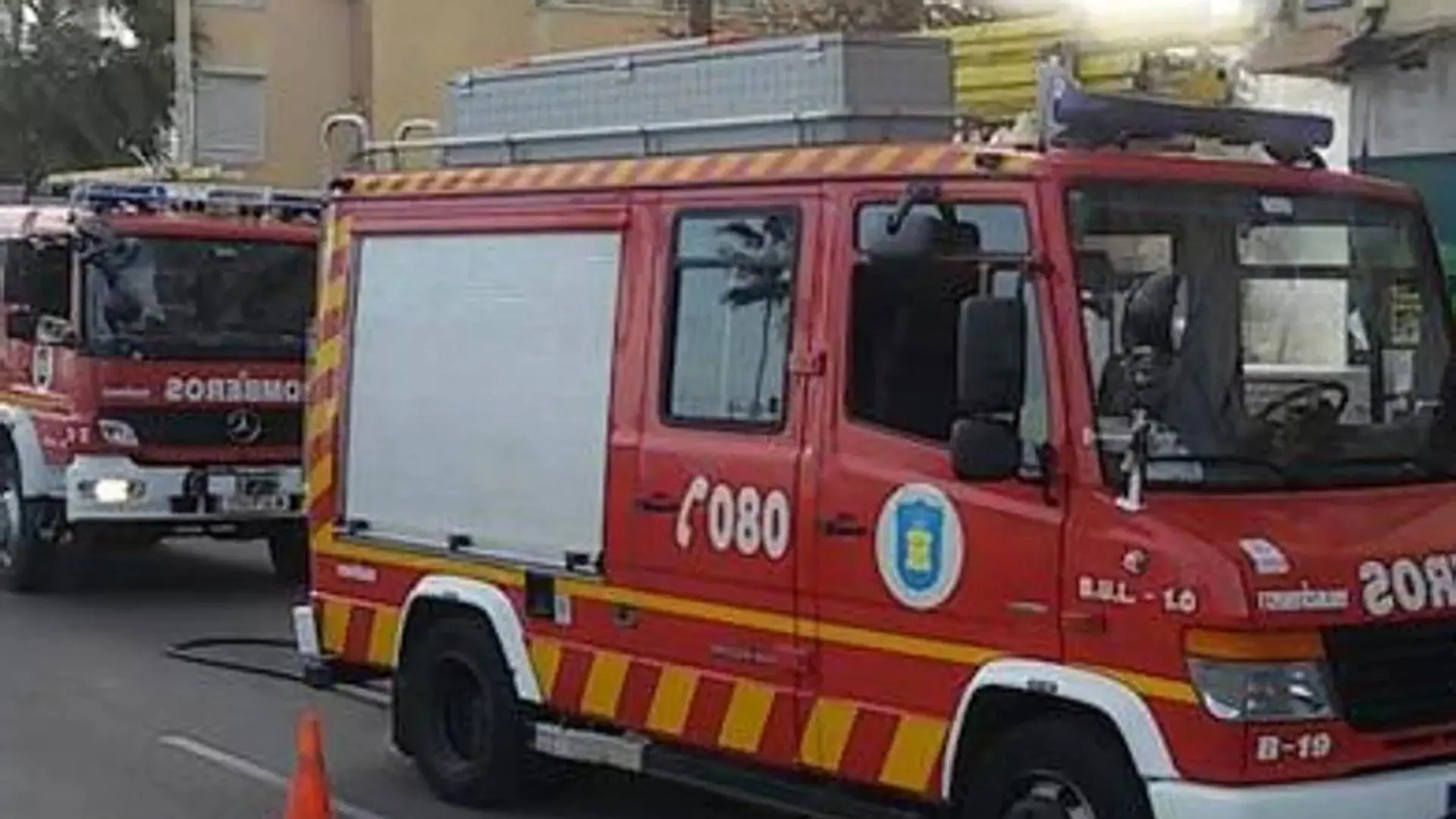 Persona resulta herida en incendio doméstico en Málaga mientras utilizaba una sartén