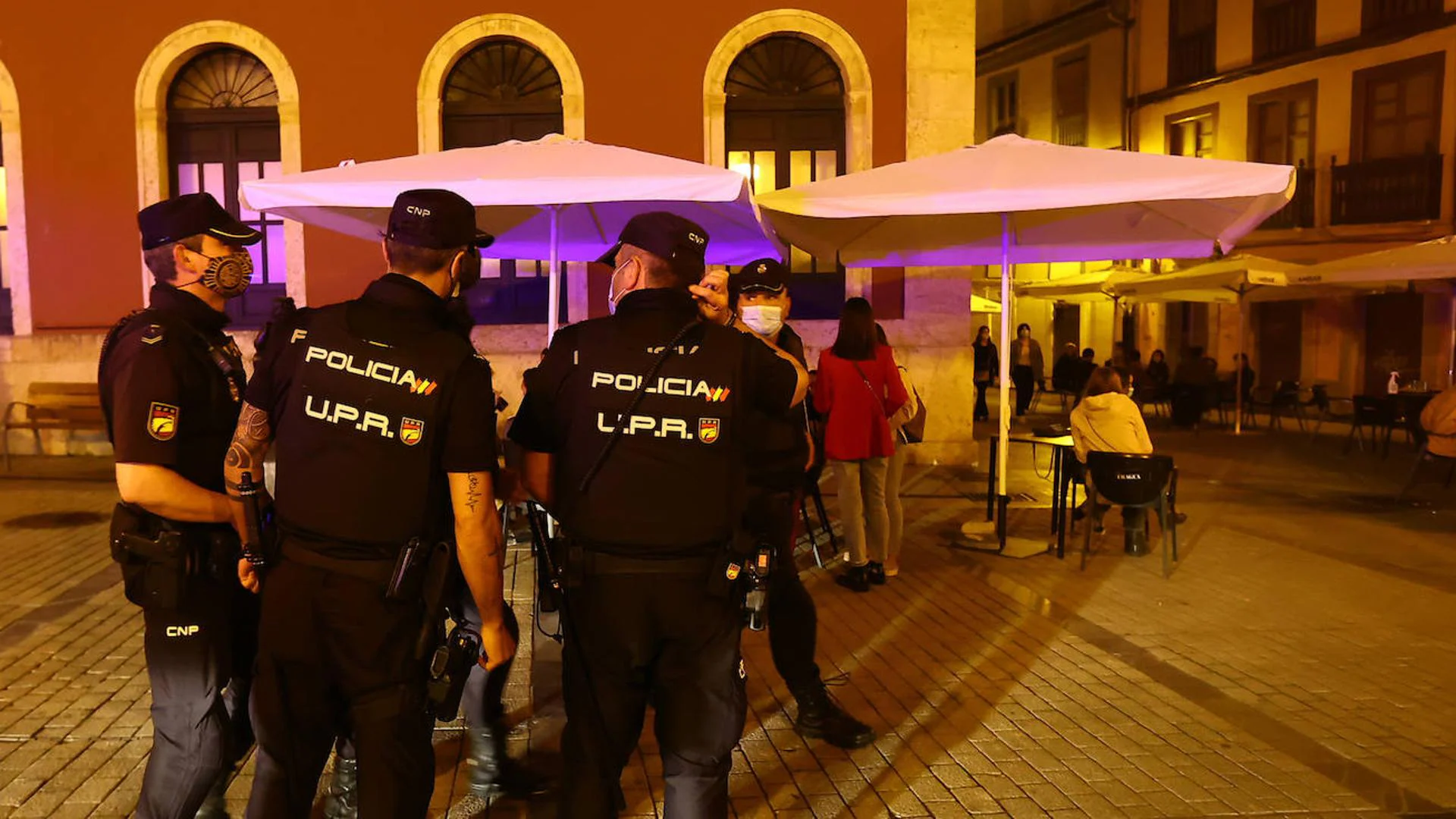 Redada policial en Oviedo: 17 detenidos, droga incautada y armas blancas encontradas en locales de ocio nocturno