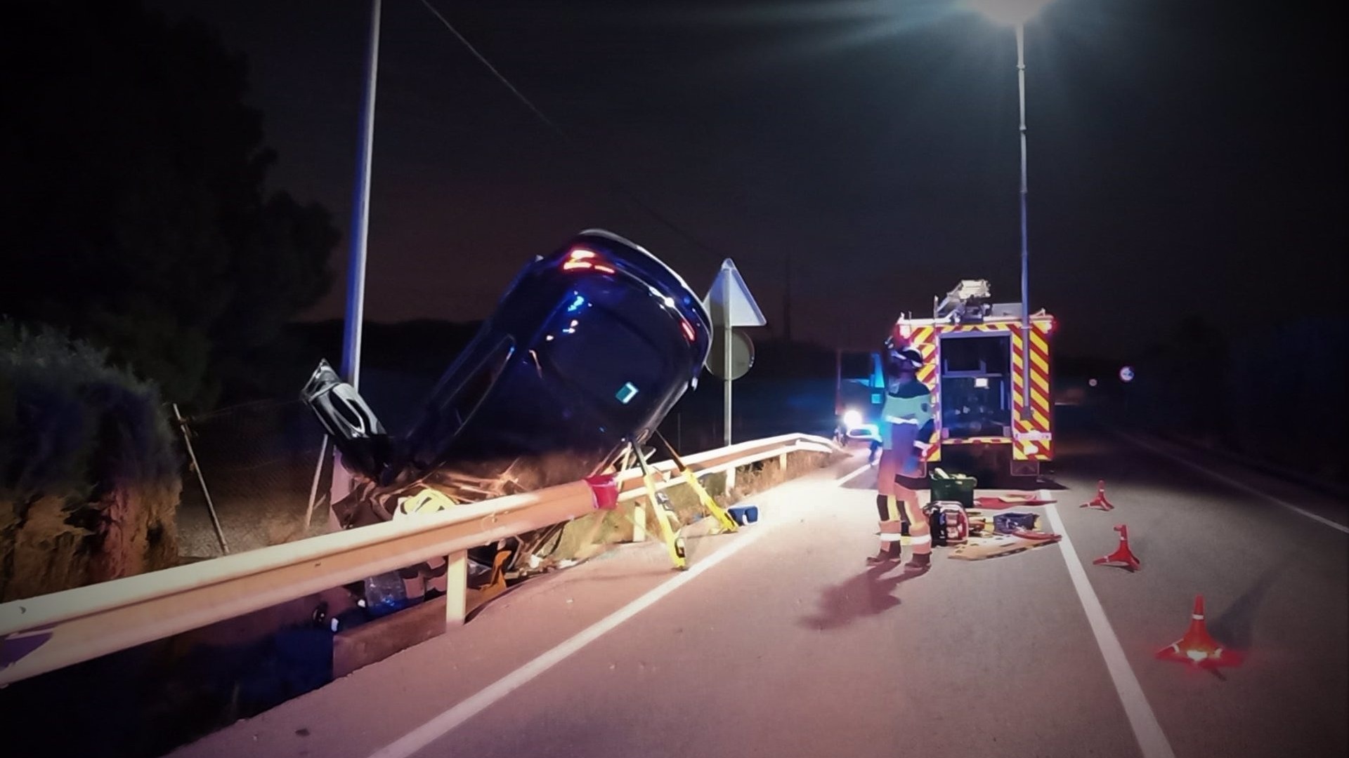 Herido un joven de 18 años tras volcar su coche en Totana