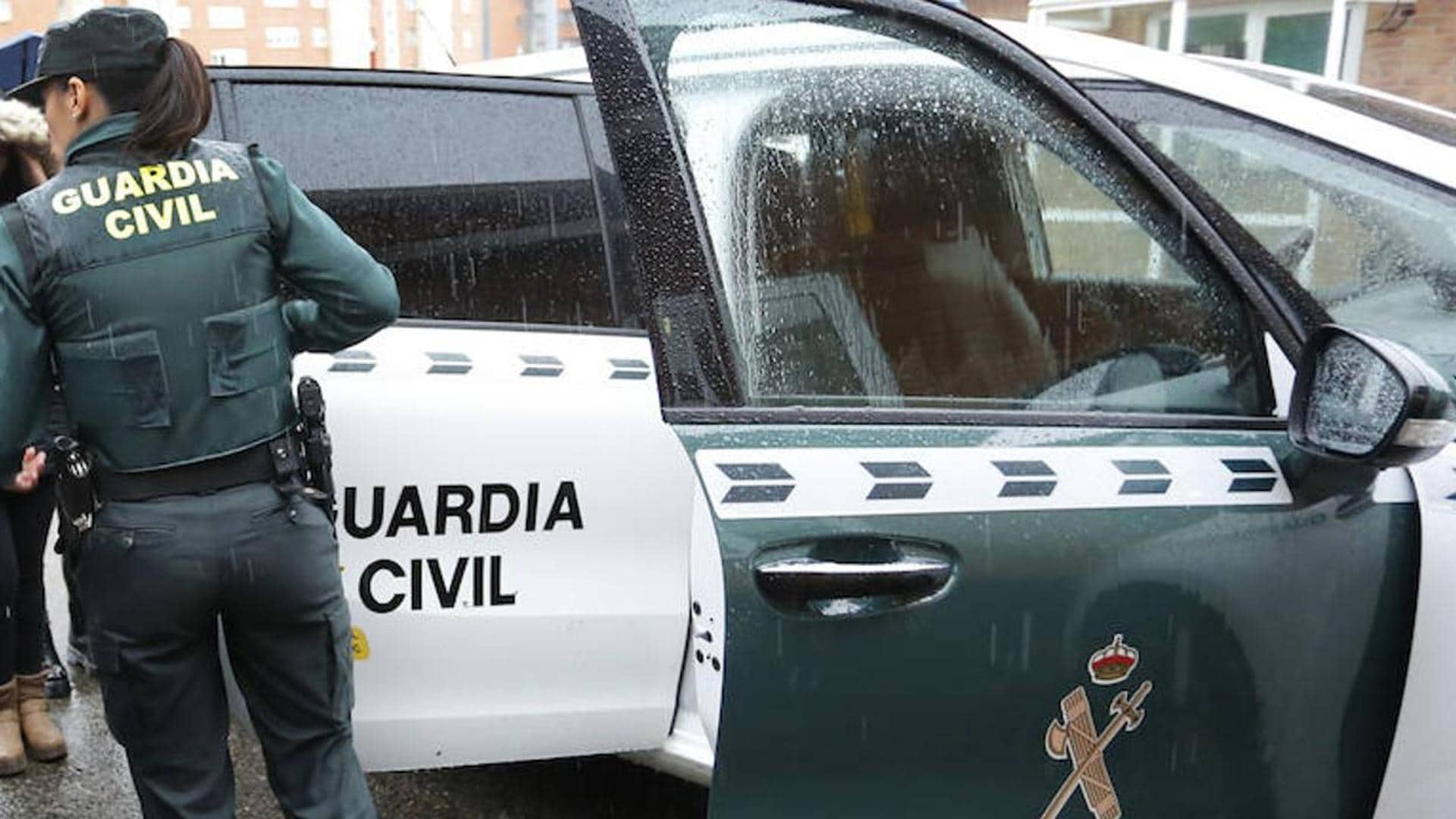 Vandalismo en Grado: ventanillas rotas en más de una treintena de coches y daños en dos locales públicos