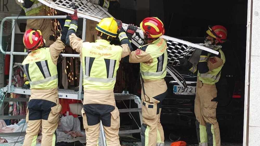 Un vehículo destroza el interior de Le Munir, en Santa Teresa