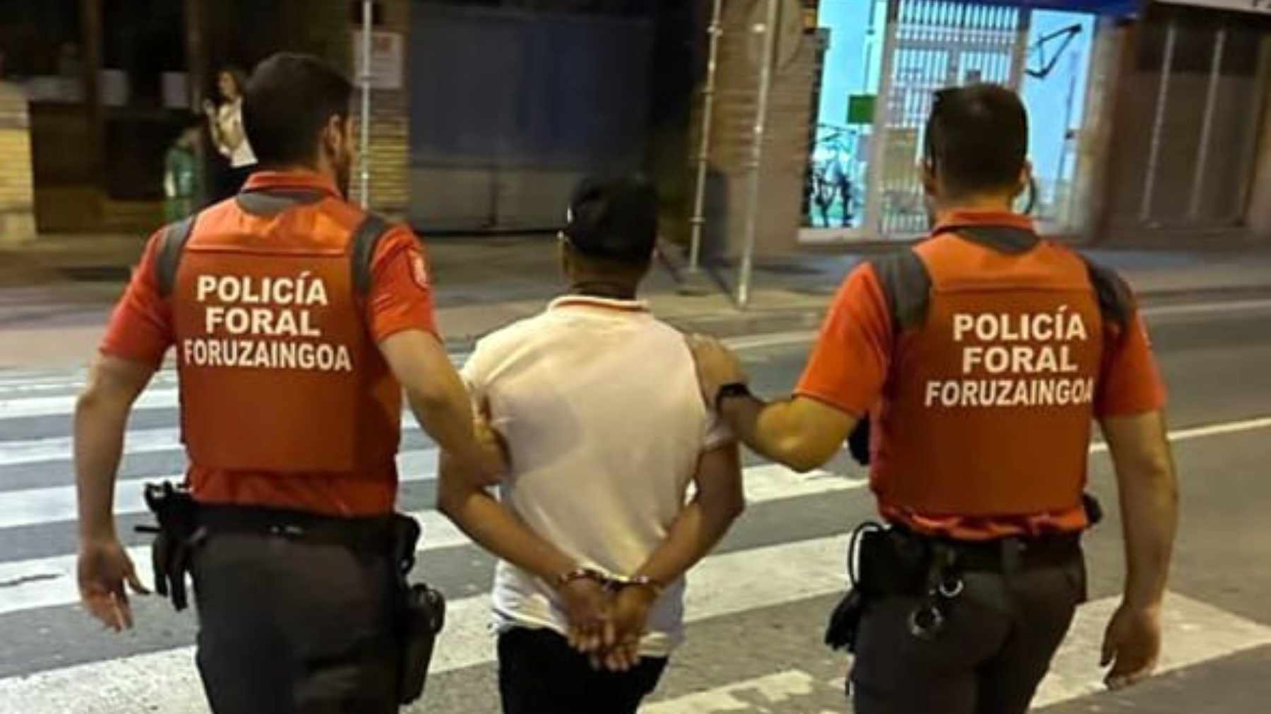 Detenido un magrebí en Pamplona acusado de herir a cuatro policías tras robar abrigos en un bar