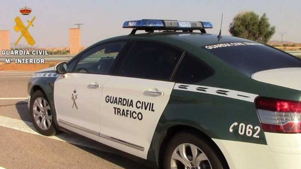 Un detenido tras una agresión con palos a dos guardias civiles
