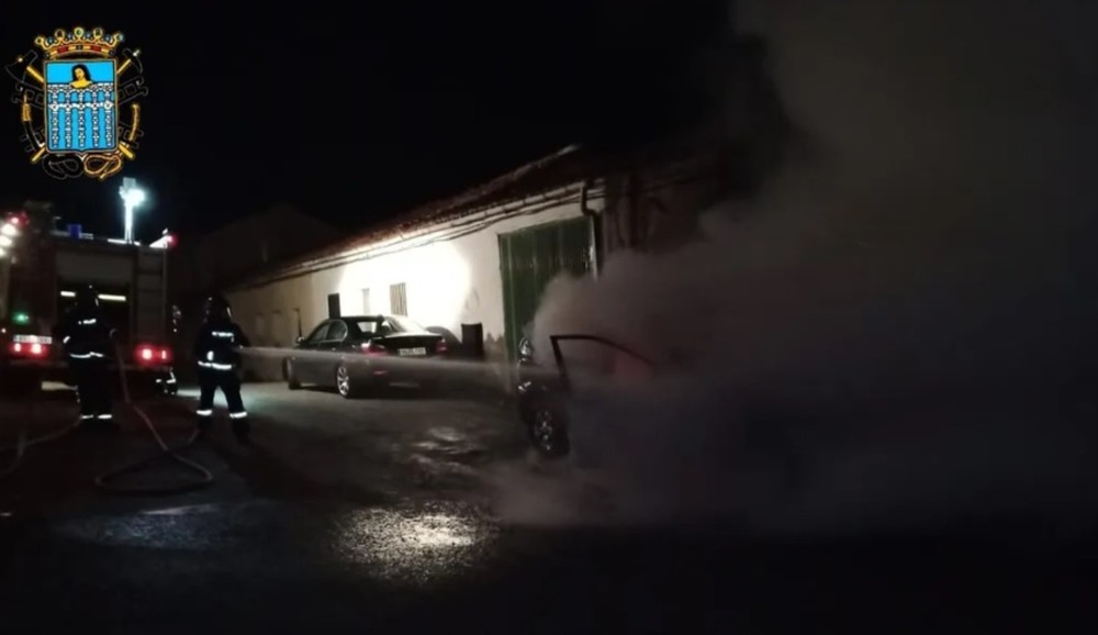 Arde un coche en el Polígono del Cerro