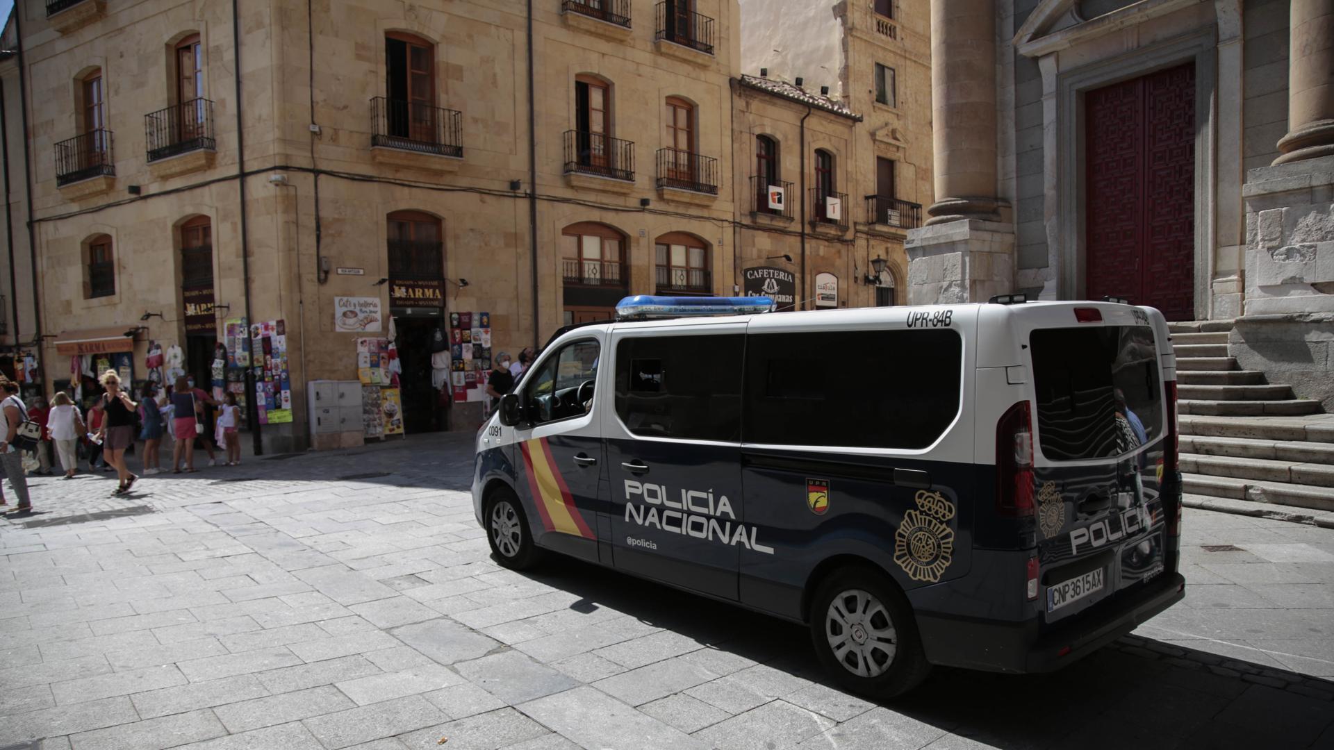 Detenido un hombre de 50 años por robo y agresión al personal de seguridad en un establecimiento comercial de Salamanca