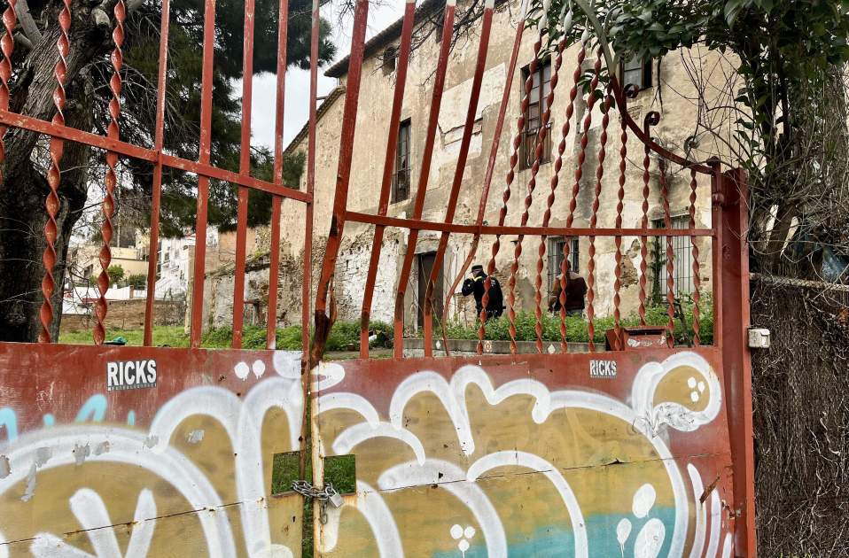 Imagen del exterior de Can l'Andal, en Badalona, desalojado esta mañana / Cedida