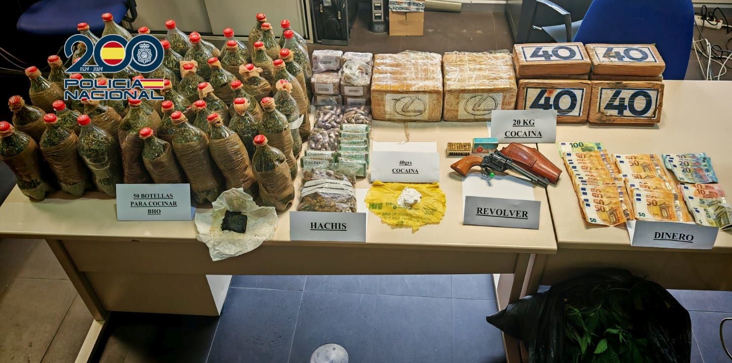 Cocaína, hachís y 50 botellas para producir 'BHO': el alijo de una banda dedicada al tráfico de drogas desde la provincia de Alicante