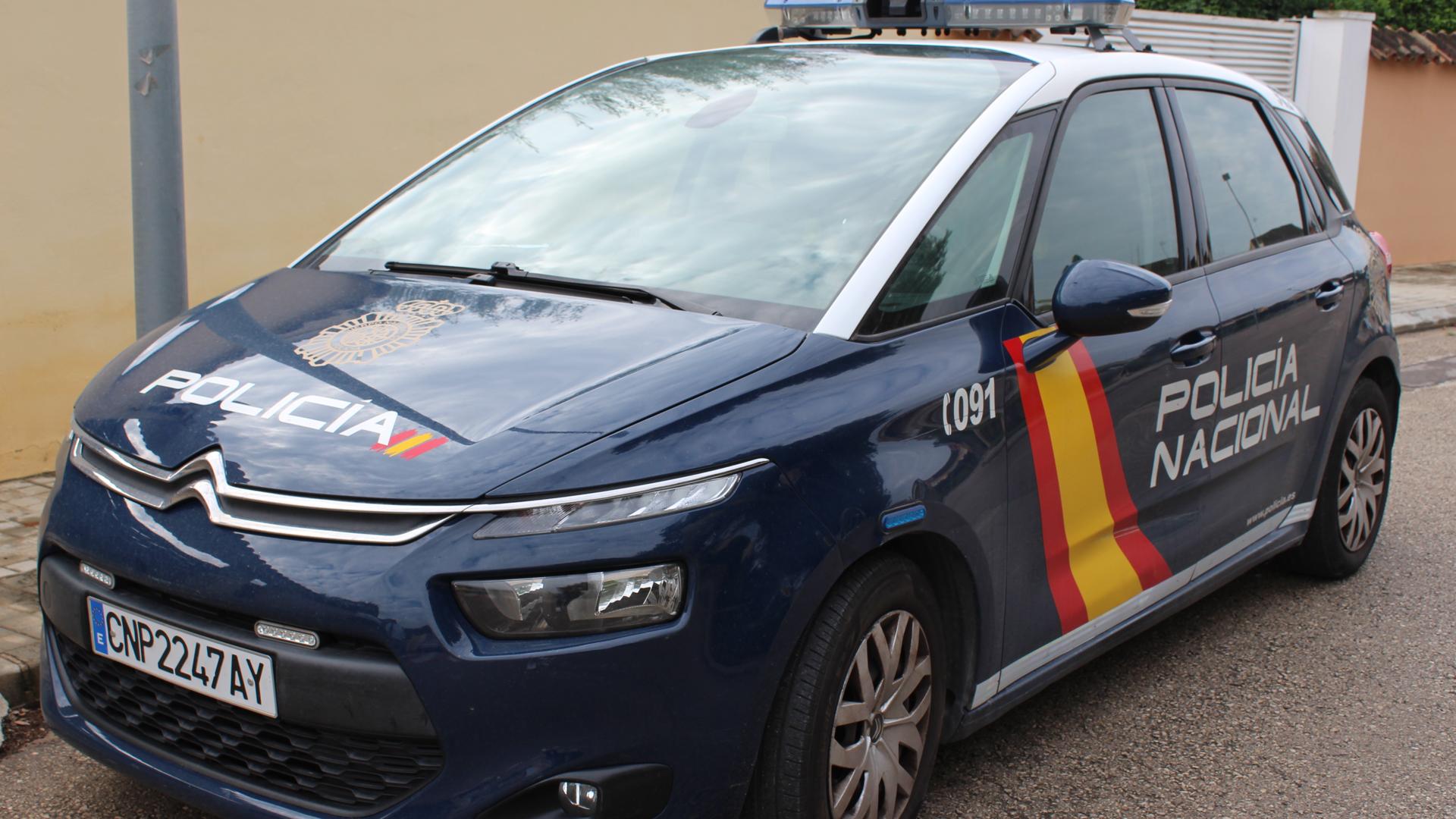Un policía salva la vida con un torniquete a un hombre que se cortó con un cuchillo de 10 centímetros