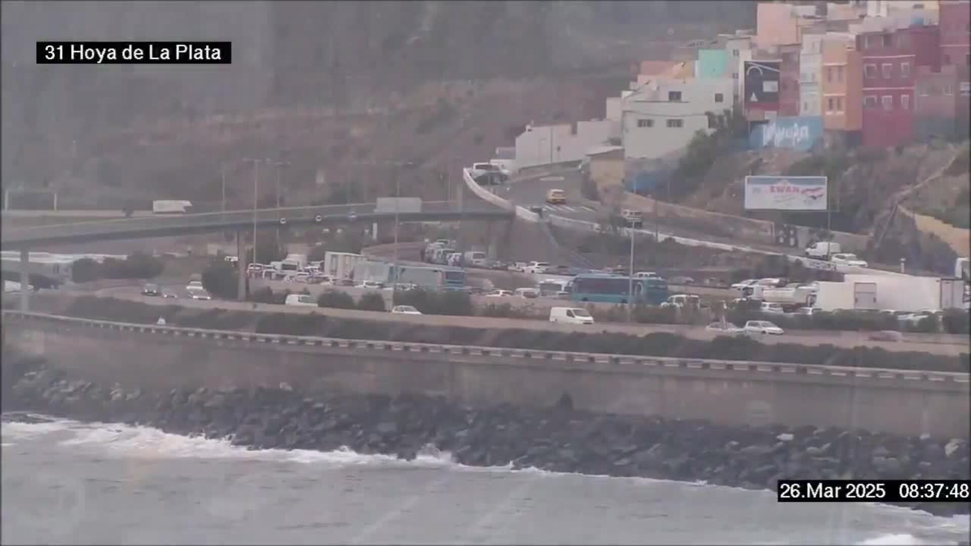 Caos en la GC-1 debido a un camión averiado que provoca importantes retenciones