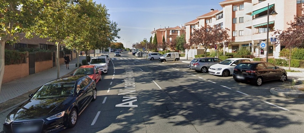 Causa un choque entre tres coches conduciendo bebido