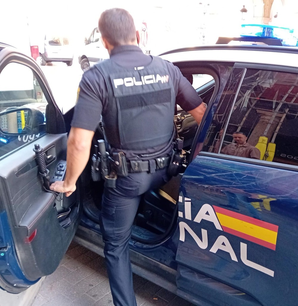 Detenidos por insultos homófobos y agredir a unos jóvenes