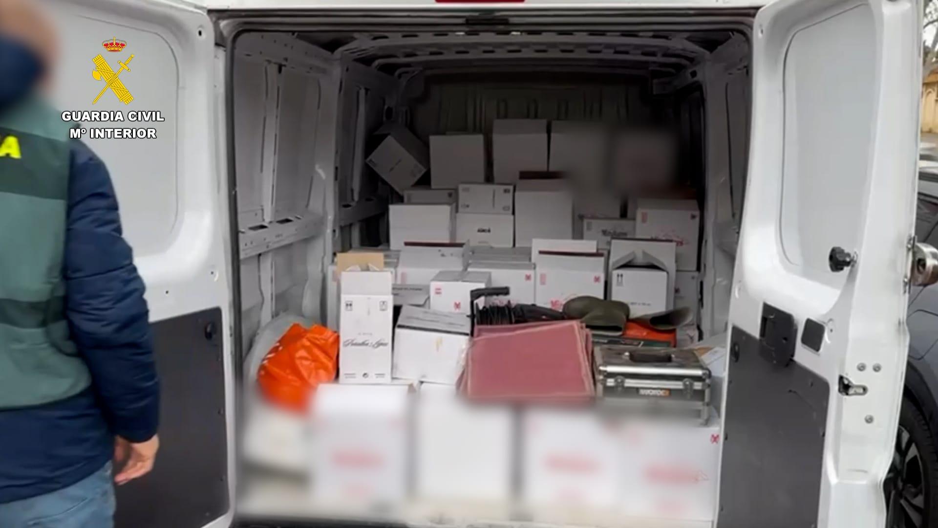 Tres detenidos y dos investigados por robar más de 9.100 botellas en una bodega de La Ribera