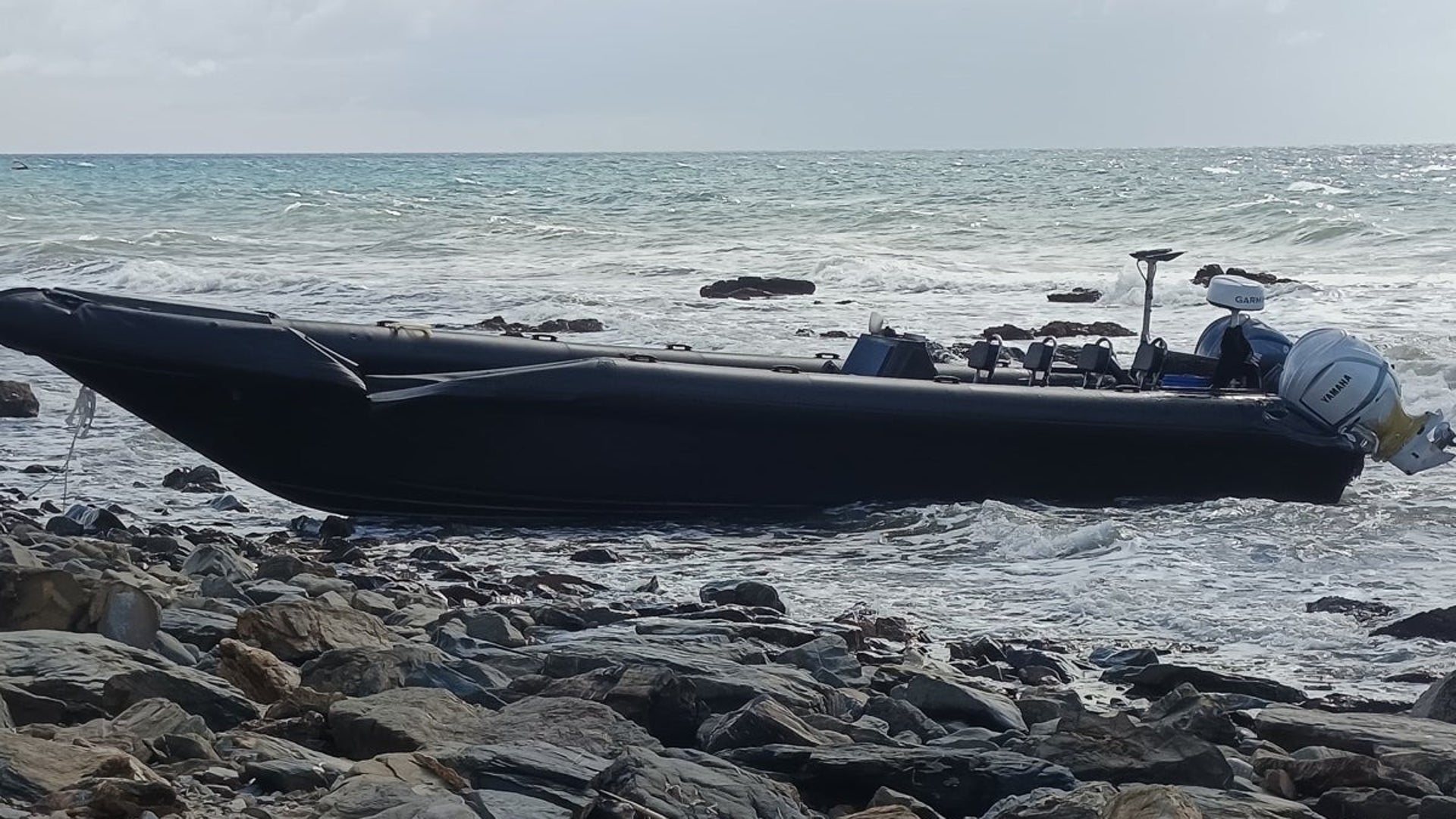 Detenidos en pleno desembarco de 150 kilos de cocaína en la costa entre Casares y Manilva