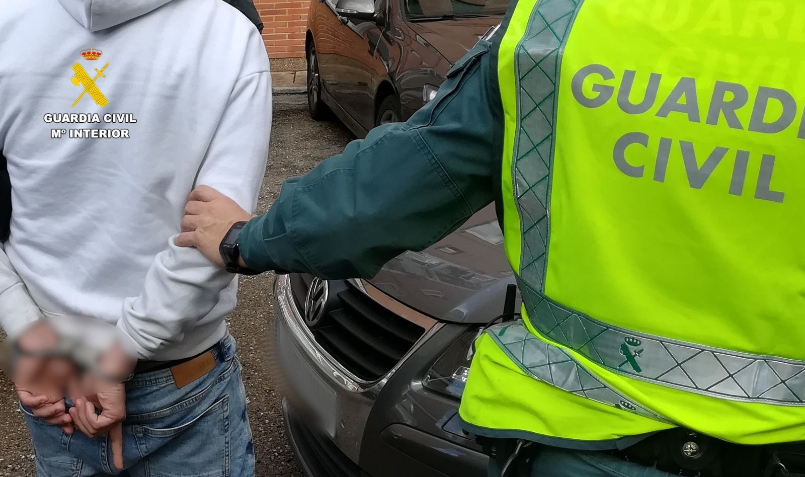 Robo nocturno en Zamora: un ladrón accede por un edificio municipal y desvalija un bar