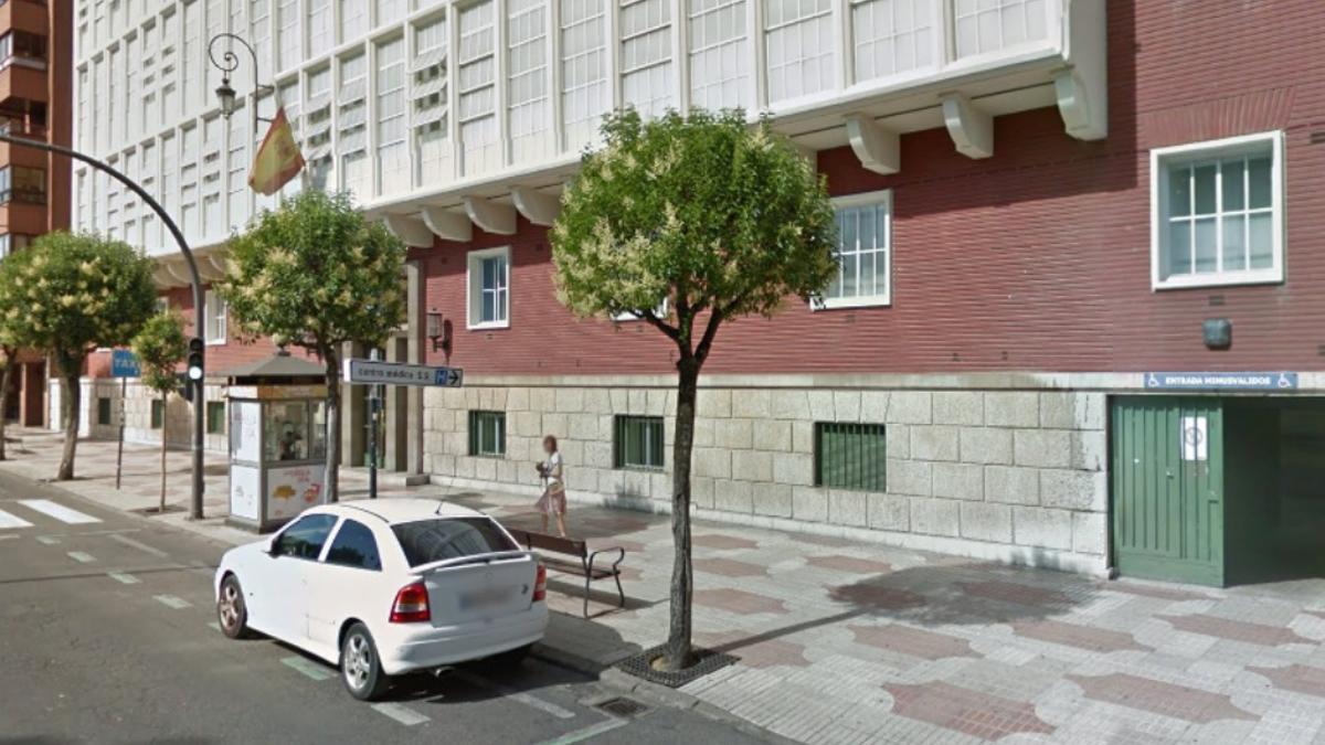 Detenido un hombre por agredir a profesionales sanitarios en el centro de salud de la Condesa