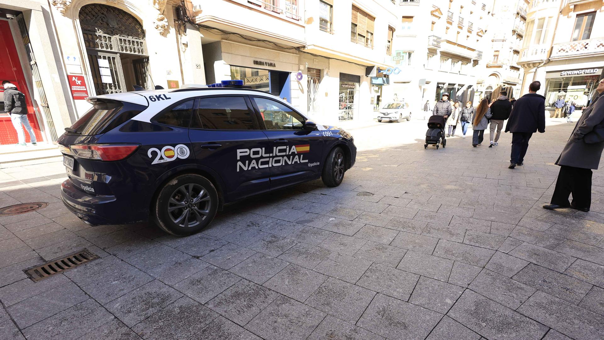 Roba ropa valorada en 815 euros de un establecimiento de Salamanca