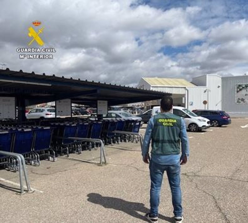 Seis detenido por robar en un centro comercial de Arroyo