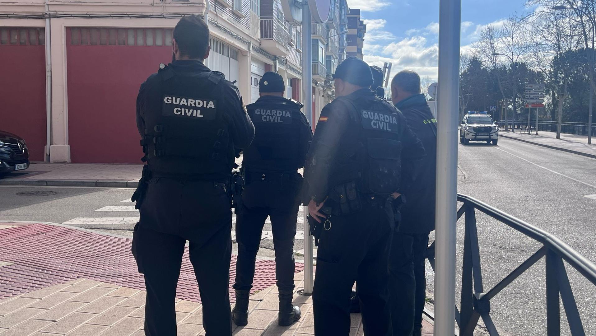 Gran despliegue de la Guardia Civil en Aranda sorprende a los vecinos de la zona norte