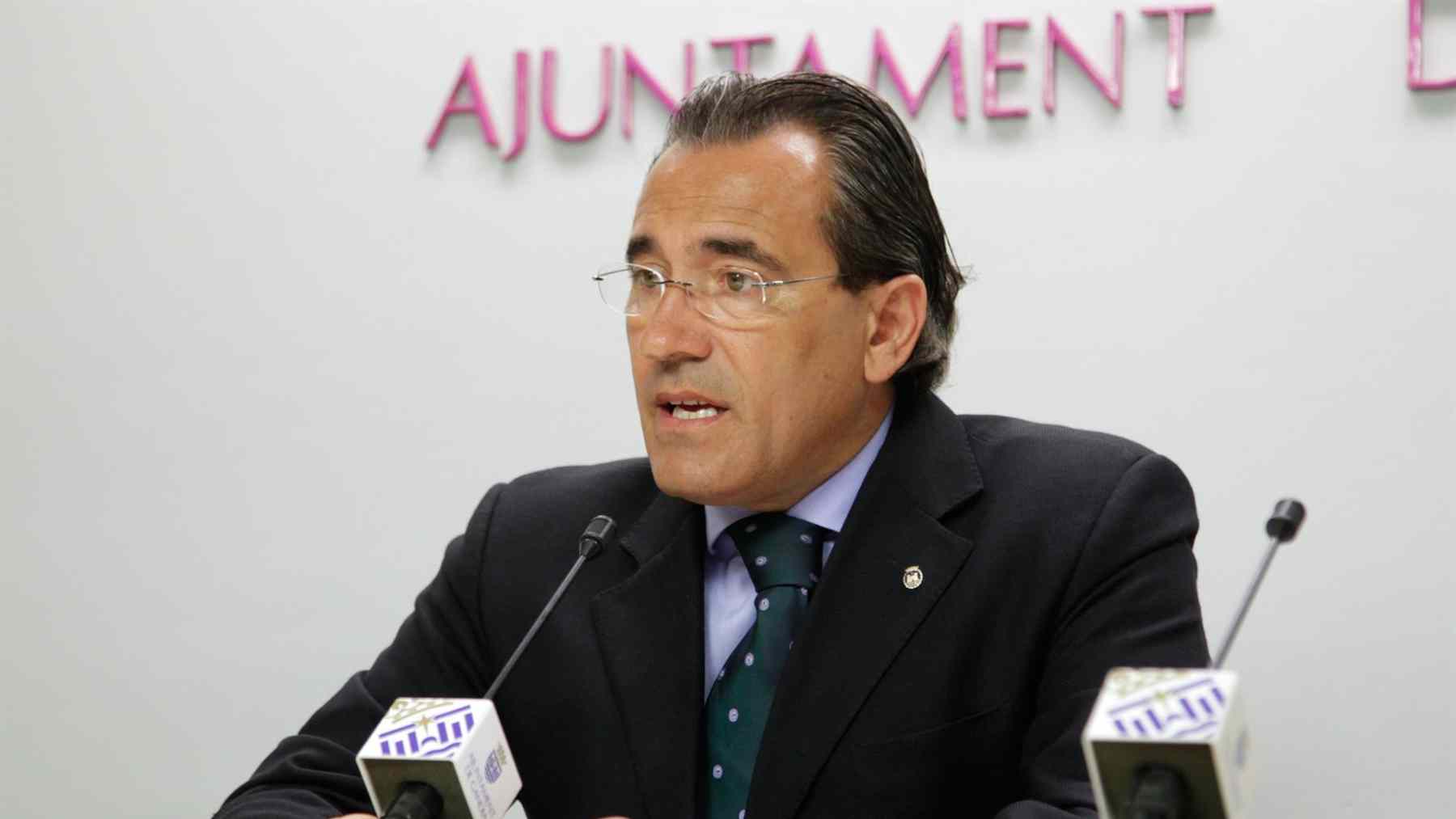 Hallan muerto en su coche con un disparo en el pecho a un exalcalde del Partido Popular