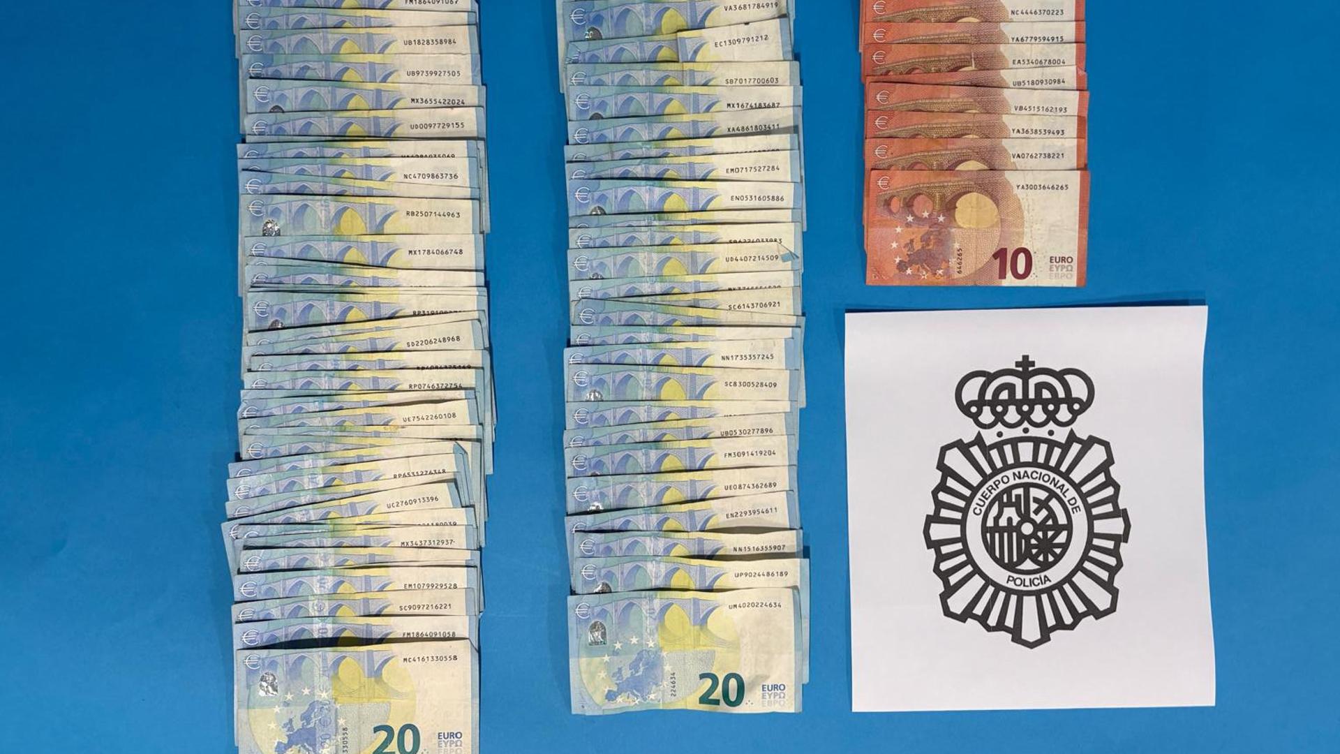 Un anciano tira por la ventana 1.800 euros en Aranda