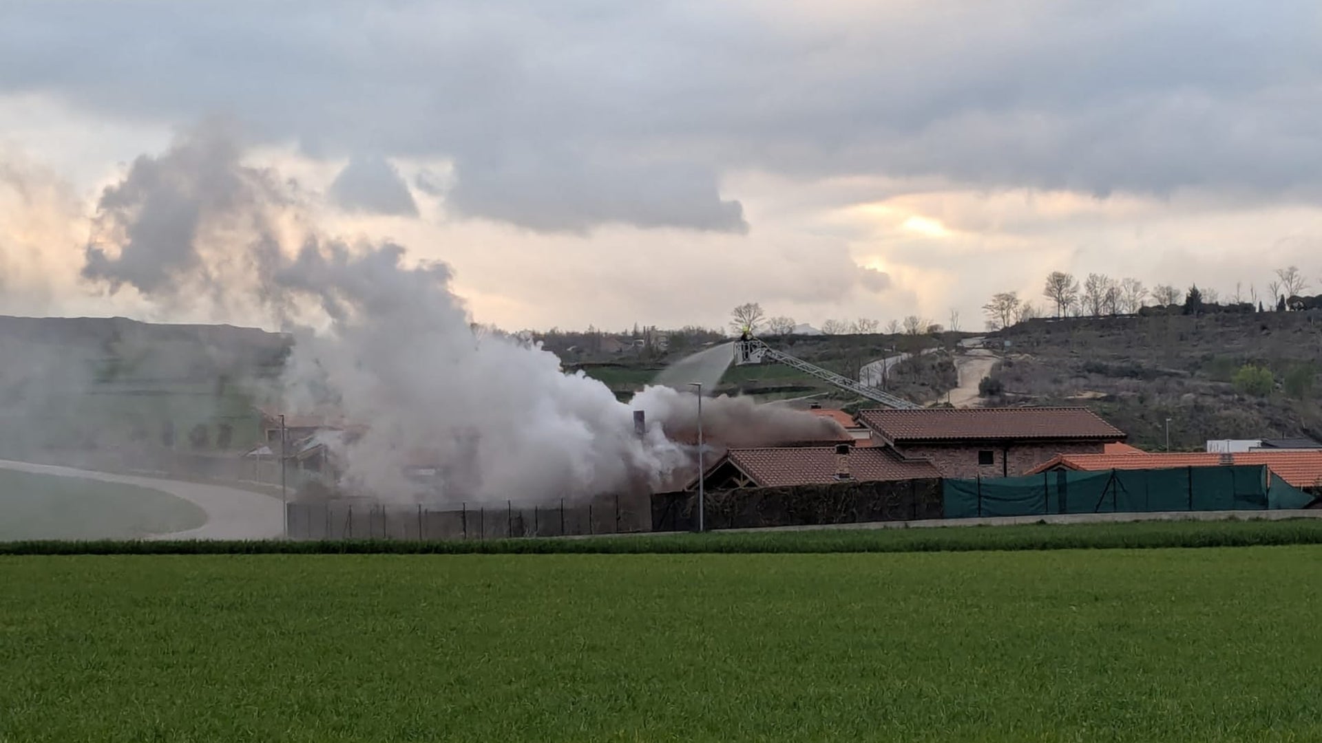 Incendio en Los Corrales de Miranda de Ebro: Familia a salvo, pero vivienda afectada por las llamas
