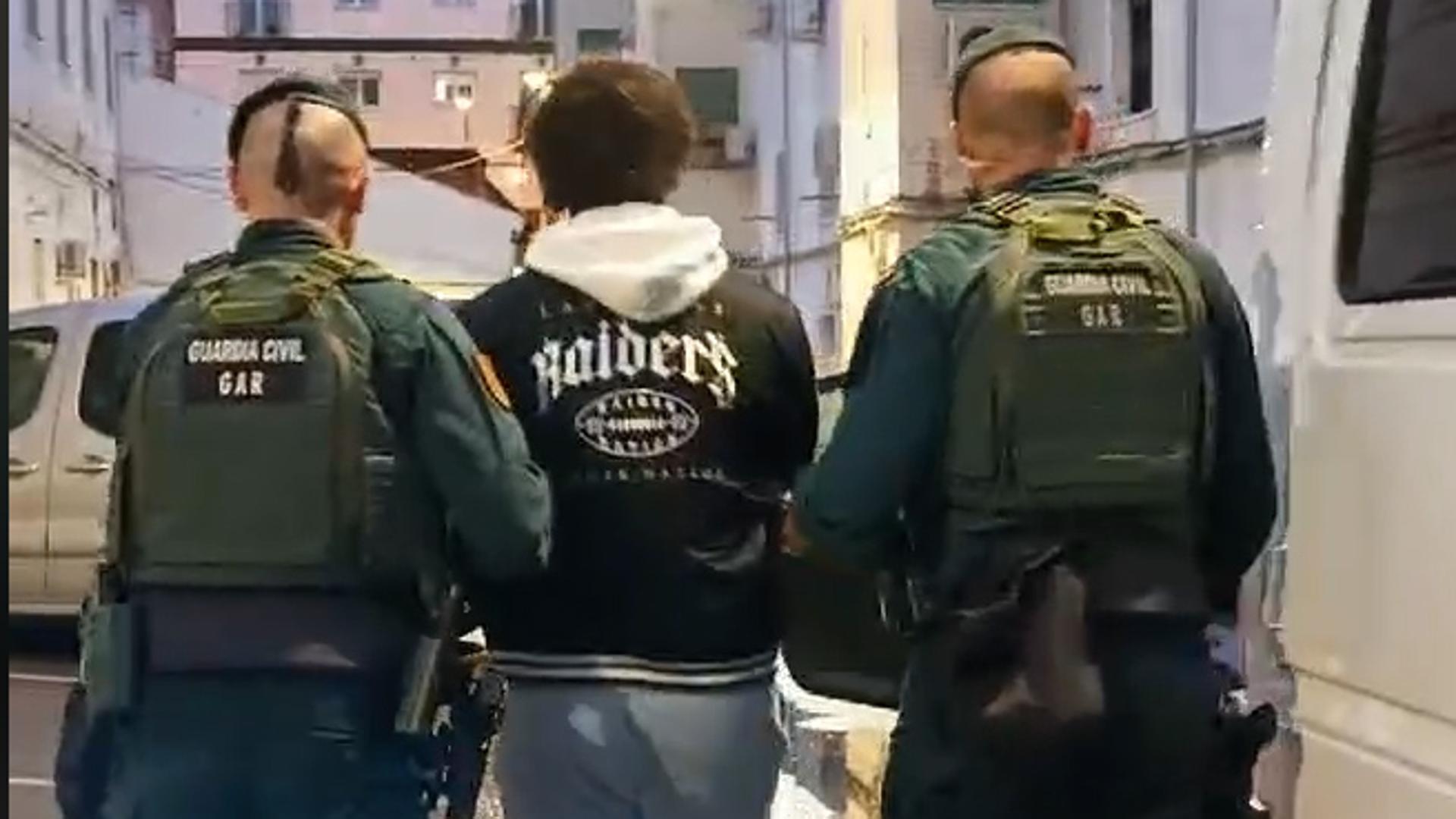 Ingresan en prisión dos detenidos en operación antiyihadista con hallazgo de armas y material de propaganda del Estado Islámico