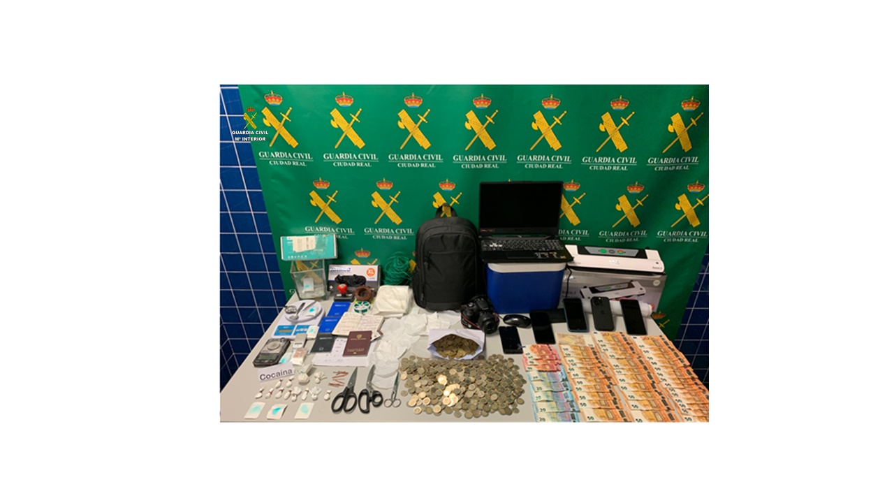 La Guardia Civil desarticula dos puntos de venta de droga en Tomelloso en la operación «WHITE HEN»