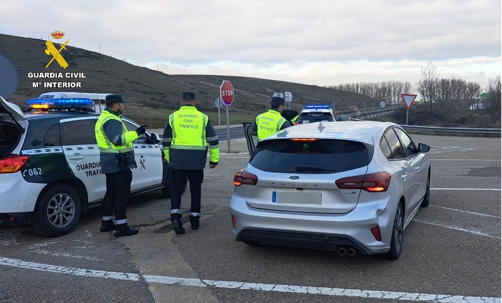 La Guardia Civil investiga a conductor paquistaní por exceso de velocidad en Palencia
