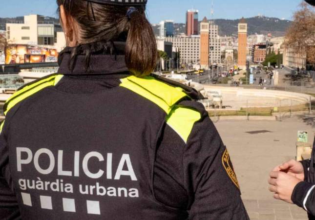La Guàrdia Urbana detiene a dos ladrones en las Fonts de Montjuïc por robar el teléfono móvil de una turista