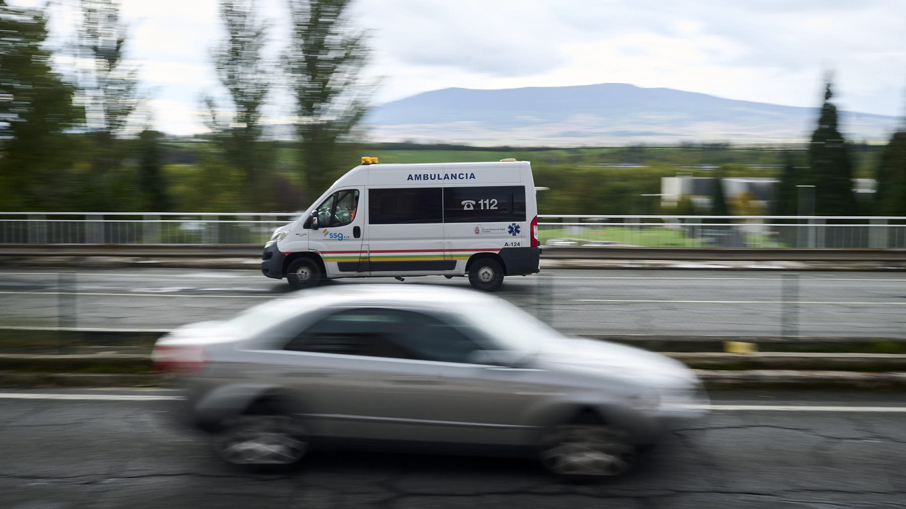 Una mujer vuelca con su coche en un pueblo de Navarra: ha sido trasladada