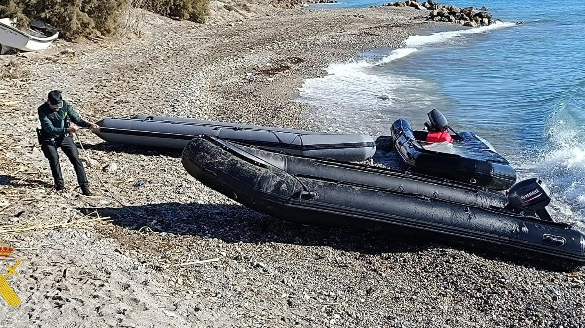 Un herido y varios desaparecidos al chocar dos narcolanchas en el Guadalquivir