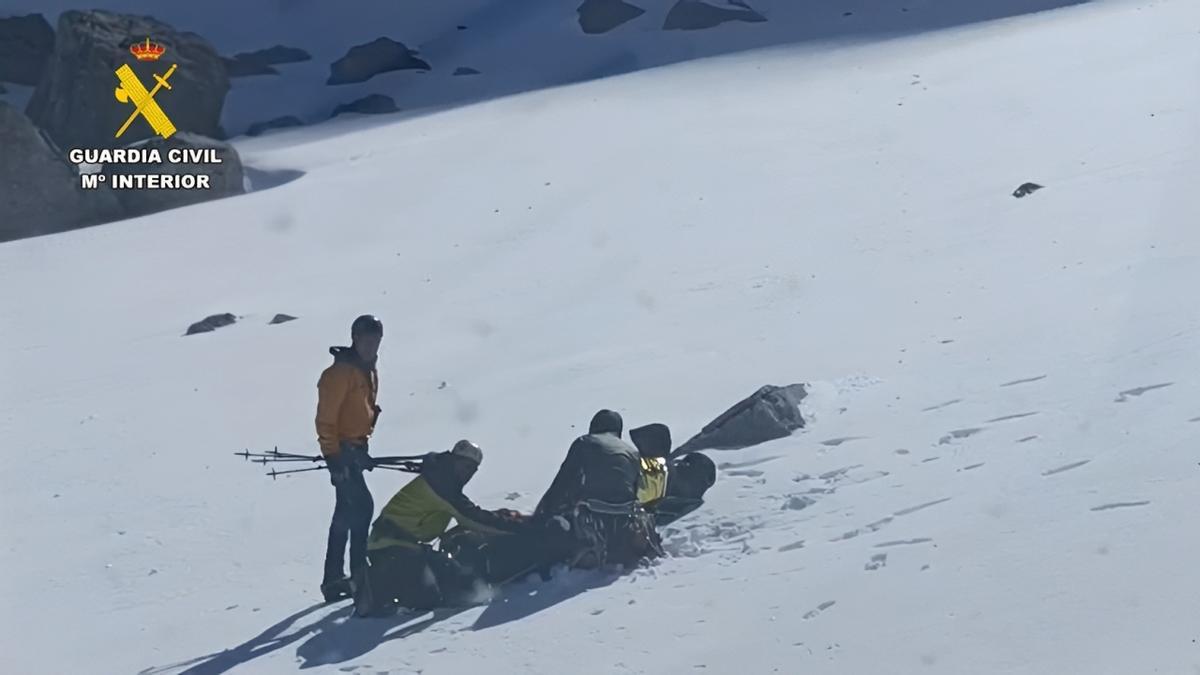 Rescate del montañero herido en Peña Ubiña.