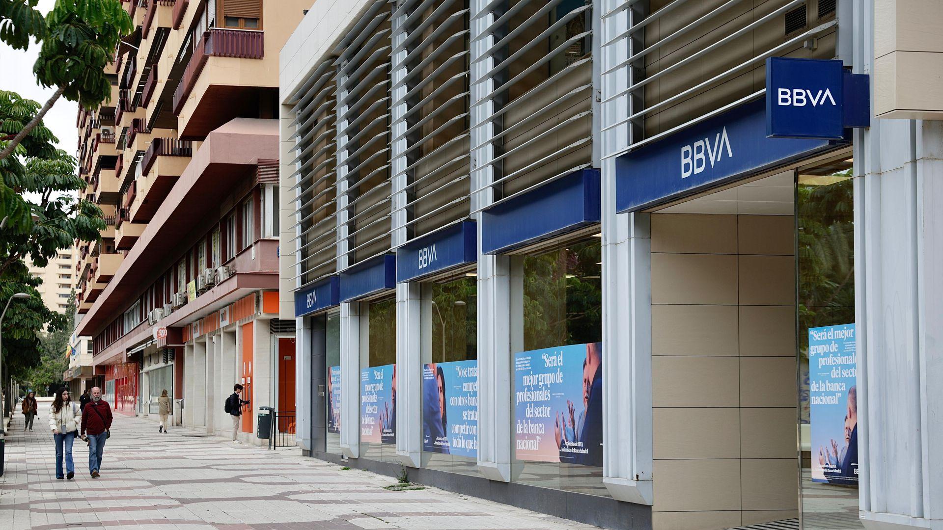 Un hackeo del sistema o microcámaras-espía: así robaron el banco de la avenida de Andalucia
