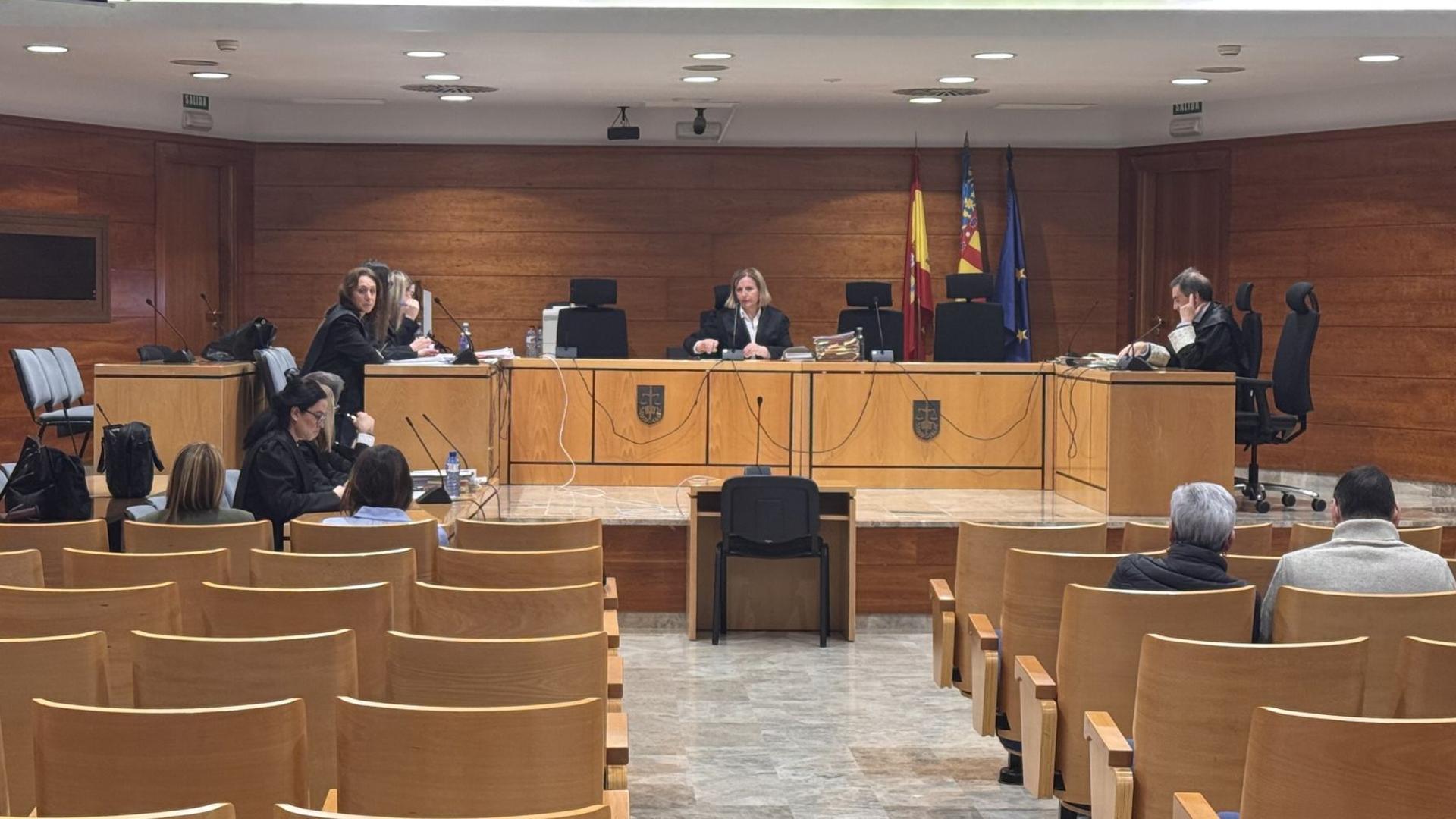 Peritos del caso del menor de Petrer fallecido por peritonitis ratifican que con más pruebas se le podría haber salvado la vida
