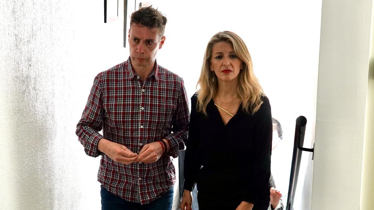 La vicepresidenta segunda del Gobierno, Yolanda Díaz, con el alcalde  de Villablino, Mario Rivas.
