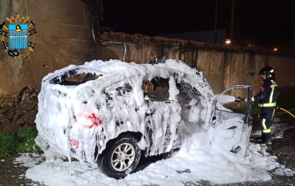 Arde un coche en el Polígono del Cerro