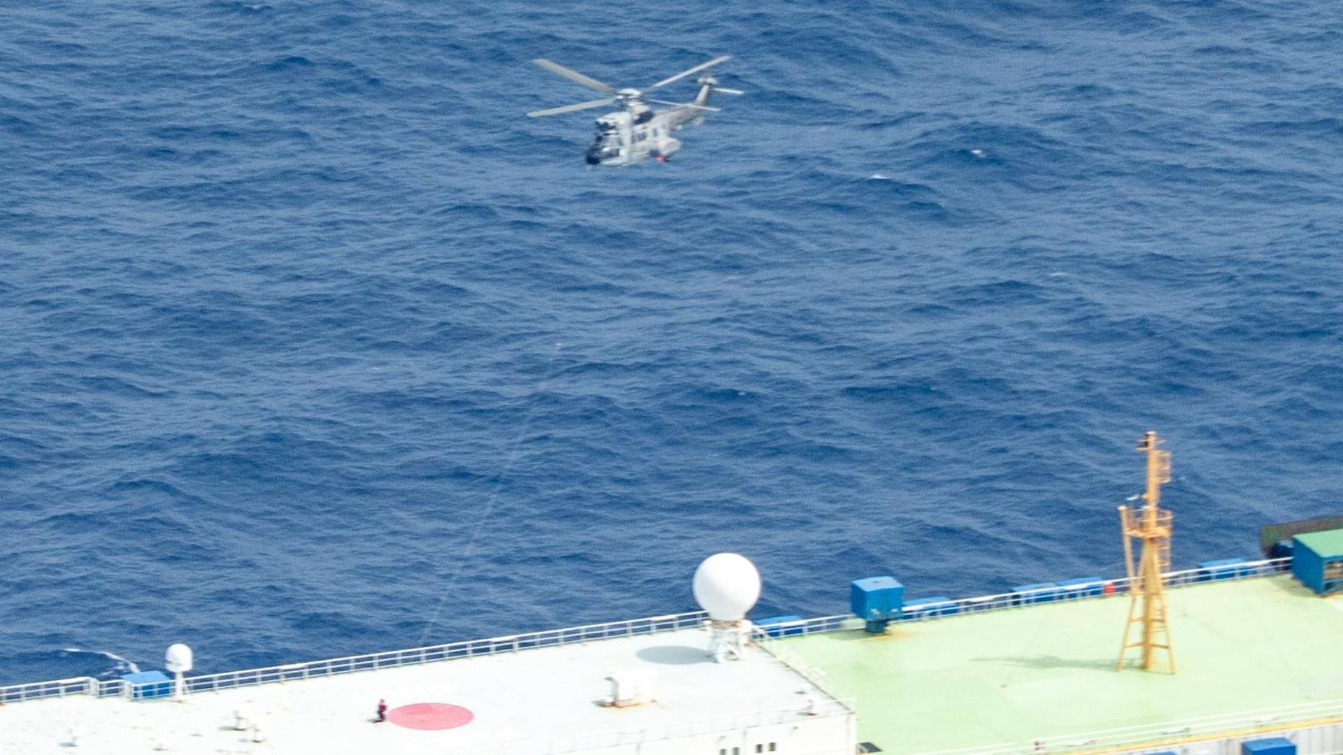 El 'Súper Puma' del Ejército del Aire rescata a la tripulante de un carguero que estaba a más de 600 km de La Palma