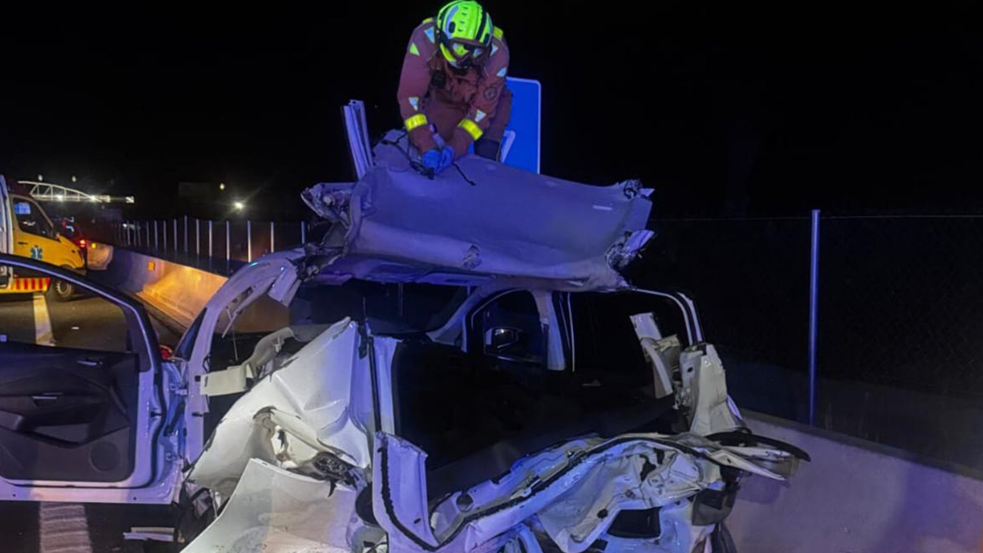 Cinco heridos graves al chocar dos coches en la V-21 en la Pobla de Farnals