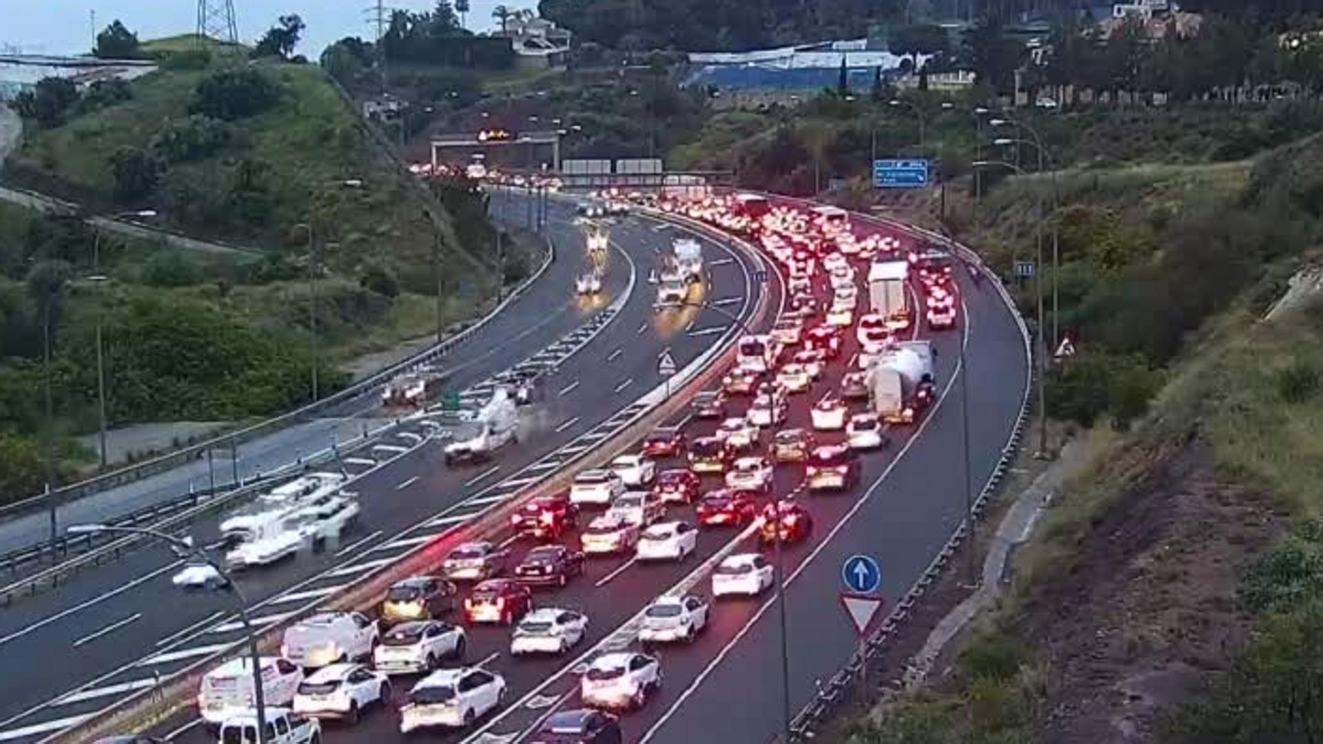 Accidente múltiple en los accesos a Málaga genera caos en el tráfico dirección Cádiz