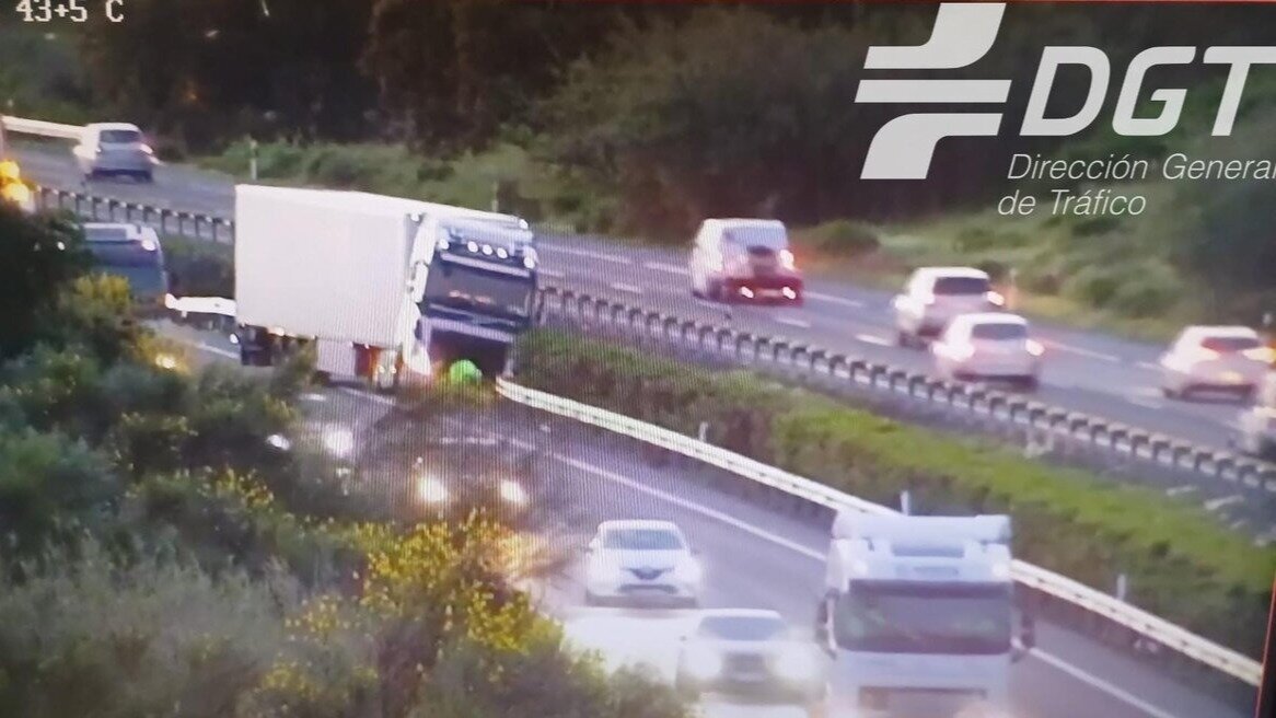 Nuevo accidente en la A - 49 que obliga a cortar un carril