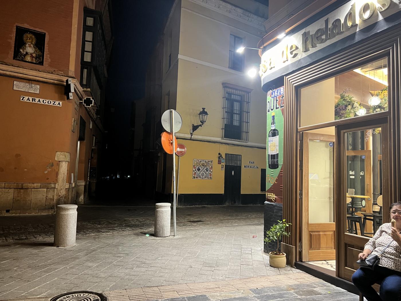 Apagón en Sevilla: La ciudad se recupera lentamente del corte eléctrico, pero aún hay zonas a oscuras y sin cobertura