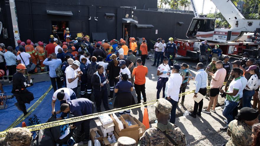 Casi un centenar de fallecidos al desplomarse el techo de una discoteca en Santo Domingo